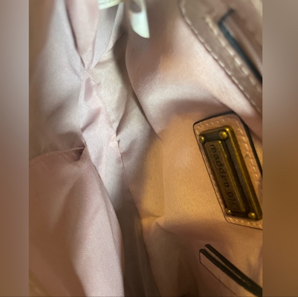 MADDEN CROSSBODY PURSE EUC - Picture 4 of 4